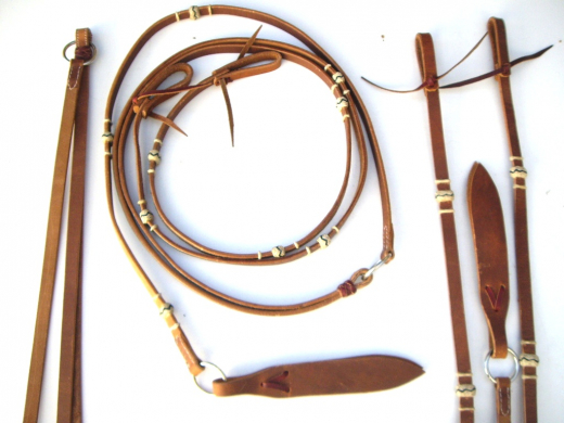 EE Tack - Flat Harness Romal Reins mit Rohaut Verzierungen EE Tack - Flat Harness Romal Reins mit Rohaut Verzierungen